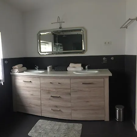 Haus Kummer 아파트 *